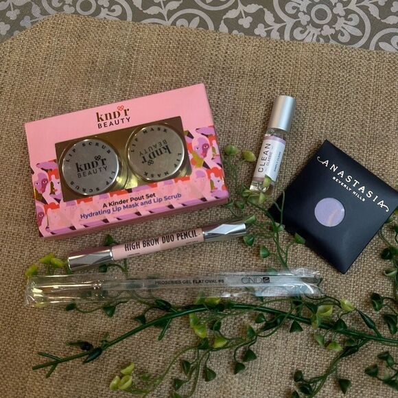 Beauty Lot 5pc Set Eyeshadow Lip Pout Set High Brow Duo‎ Flat Brush ALL NEW - Picture 1 of 7